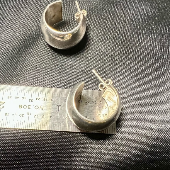 Sterling silver Hoop earrings marked 925A
Pre-owned. - Picture 5 of 7